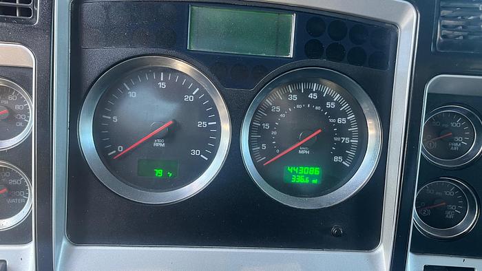 Used 2011 Kenworth T800 Tri-Axle Dump Truck