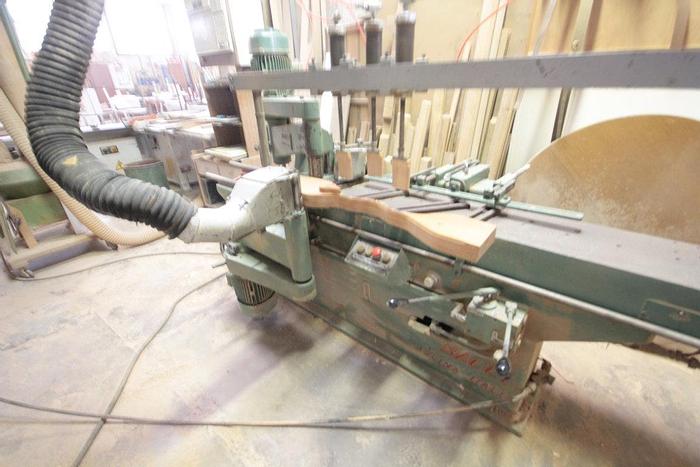 Used Fresatrice contornatrice per elementi di sedie