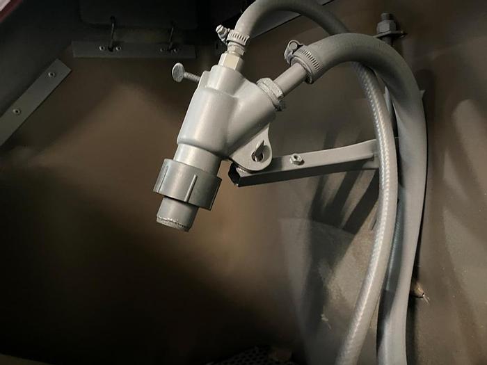 Used 1998 Guyson Select 4 SF Sand Blasting Cabinet