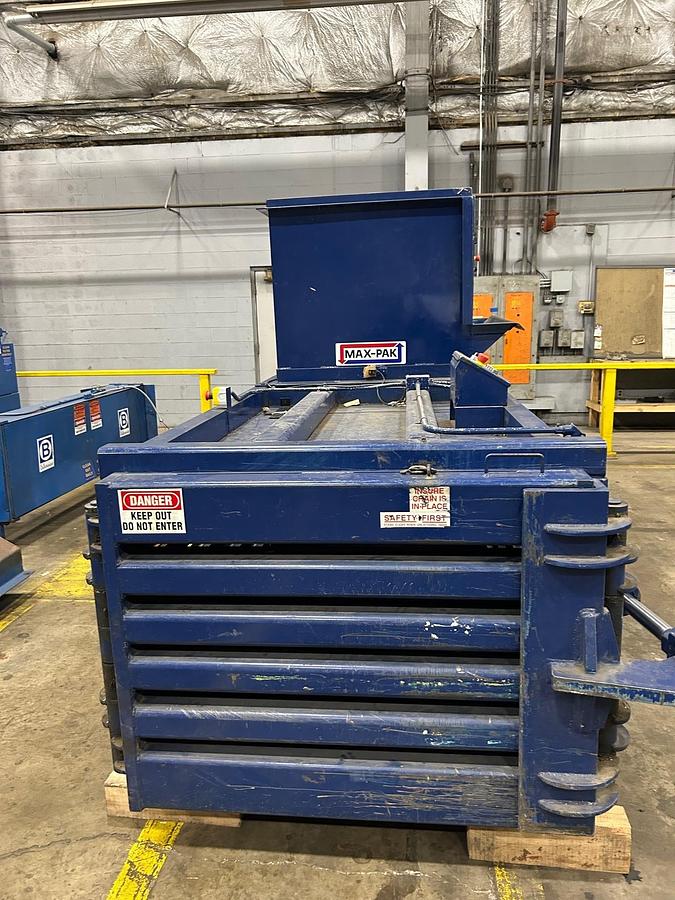 Refurbished Max-pak HCE4260-48 Horizontal Baler