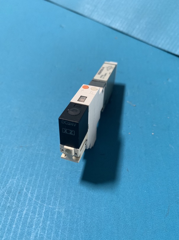 Used SMC Solenoid Valve VQ1100-5