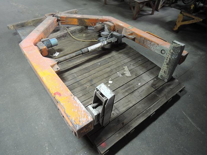 Used QUIPTEC QME 5600 MOLD HANDLER