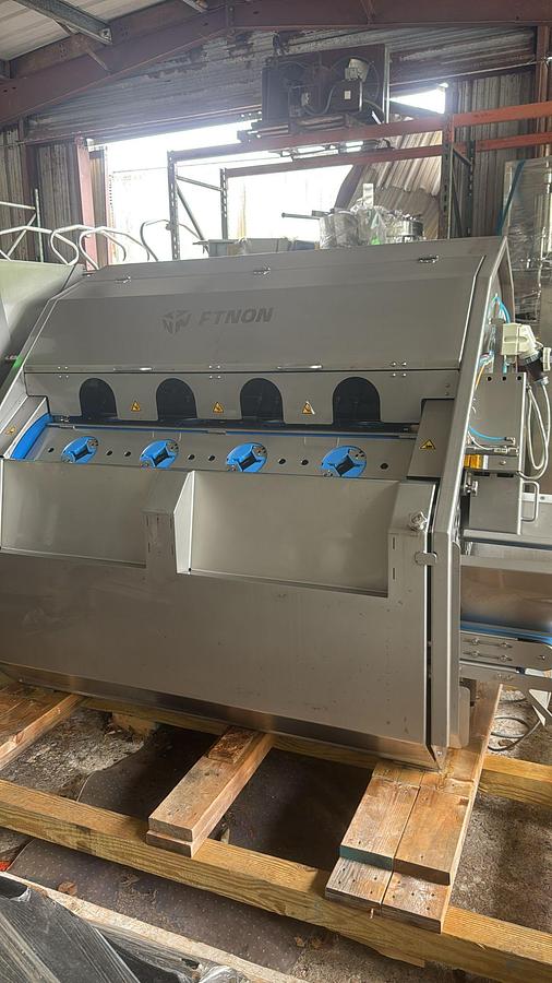 Used 2017 FTNON 4-Postion Bell Pepper & Onion Corer and Segmenter