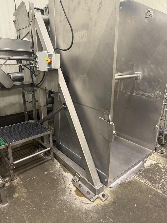 Used Pacmac 9500 with Ishida Scale