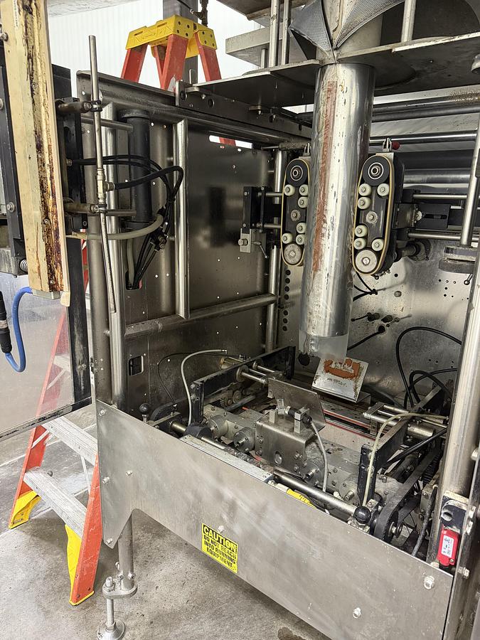 Used Pacmac 9500 with Ishida Scale