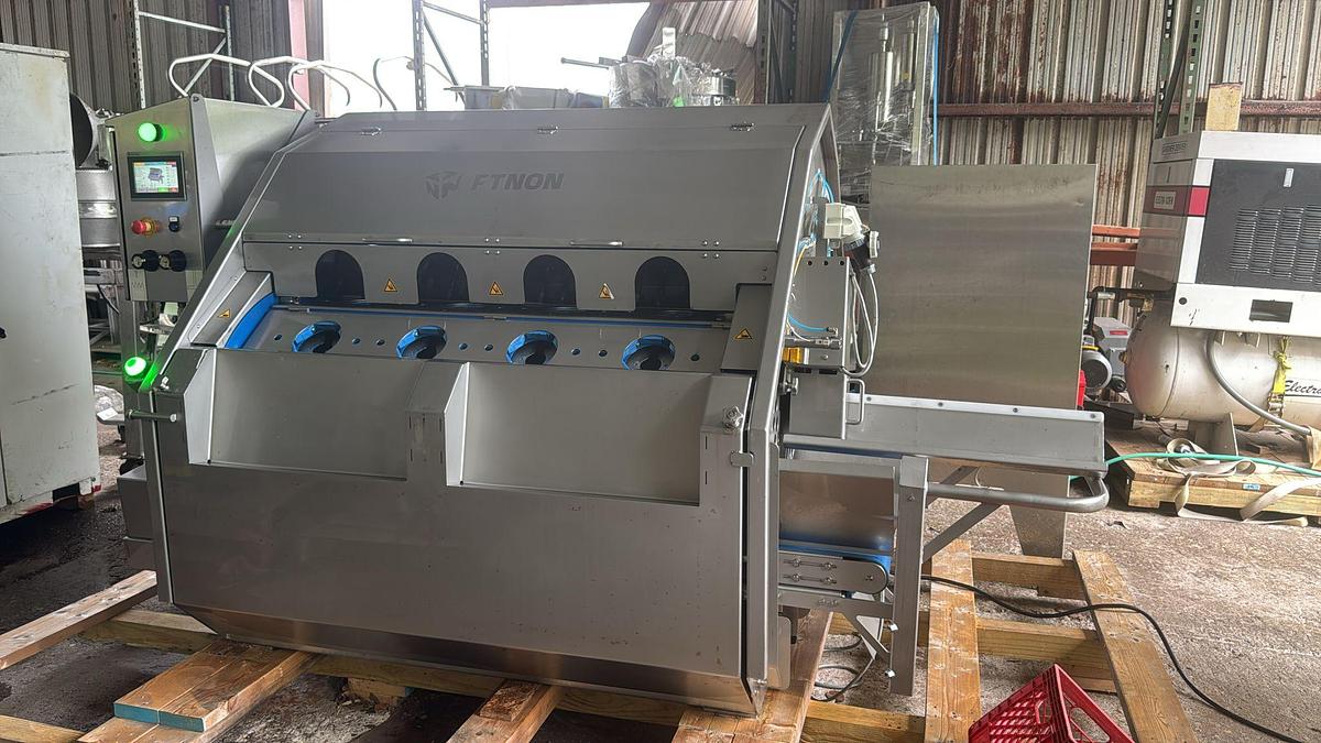 Used 2017 FTNON 4-Postion Bell Pepper & Onion Corer and Segmenter