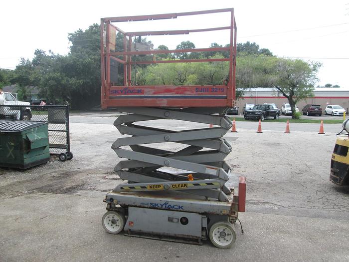 Used Skyjack SJIII 3219 Manlift