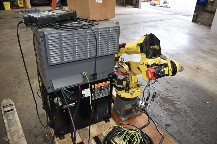 Refurbished FANUC Arcmate 100ic/12 Industrial Welding Robot with R30ib Controller and Lincoln Powerwave i400