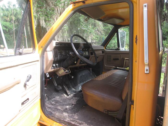 Used 1988 Ford F800 Spray Truck