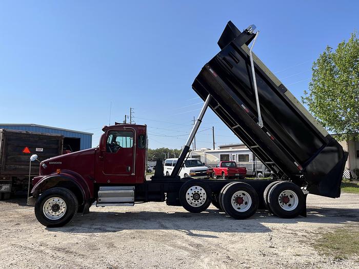 Used 2009 Kenworth W900 Tri-Axle Dump truck