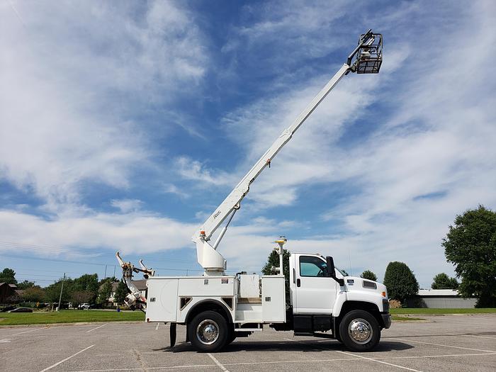 Used 2008 GMC C7500 w/ ALTEC A40P Cable Placer Bucket Truck