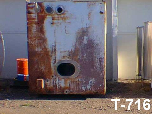 Usado 2000 GALLON STORAGE TANK.  CB