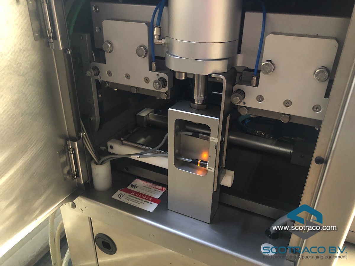 Used Multivac T250 MAP-traysealer. Semi-automatic, excellent condition.