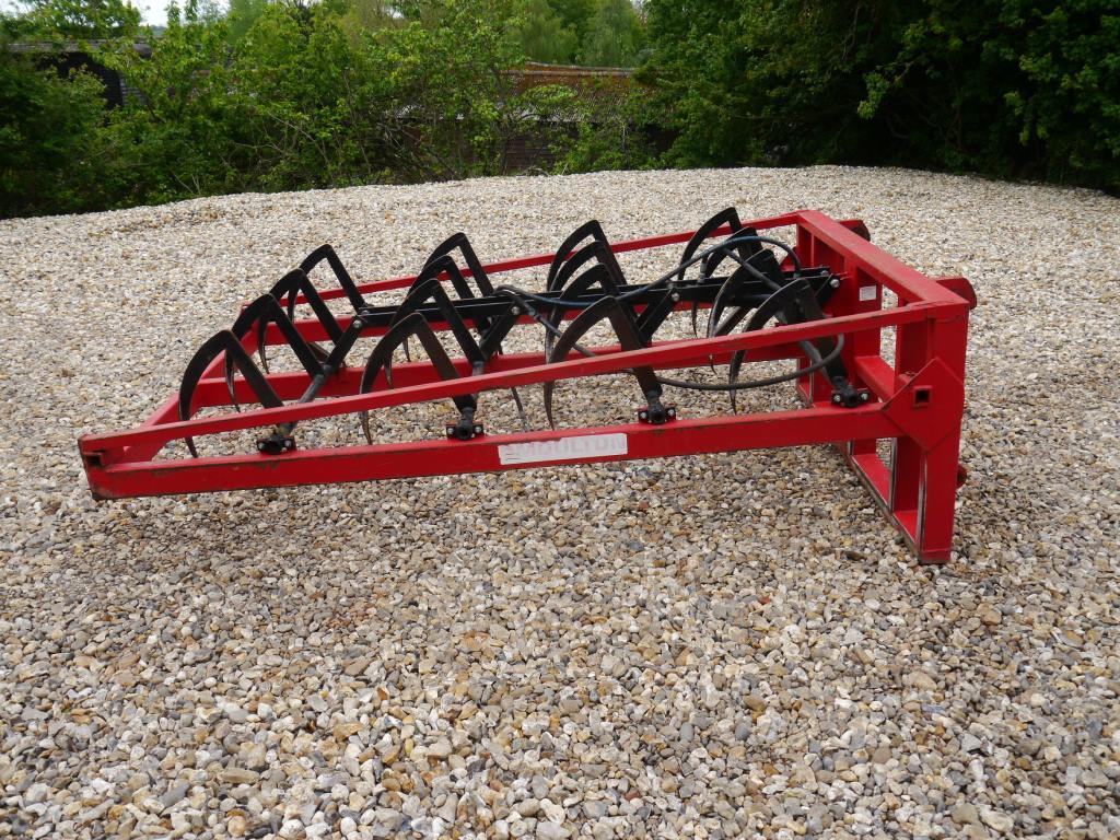 Used Moulton Big Bale Grab for Sale at LBG Machinery, Ltd.