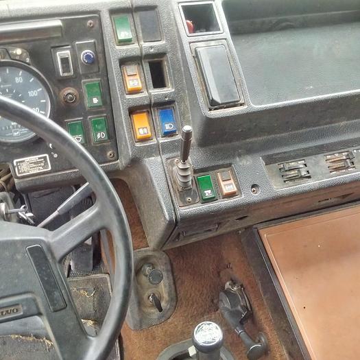 Usado 1981 VOLVO F10 320 10 tyres tipper
