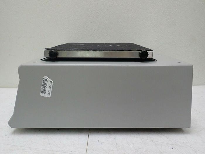 Used New Brunswick Scientific M1350-0000 Excella E2 Platform Shaker