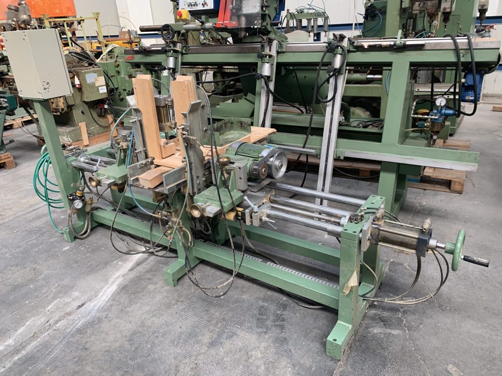 Usato Fresatrice smussatrice doppia, automatica, per fuselli tondi o prodotti similari