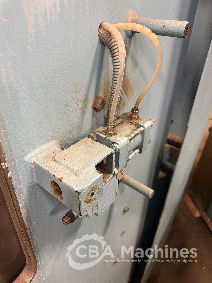 Used 2009 Washer Extractor Unica 200kg - 3 chambers