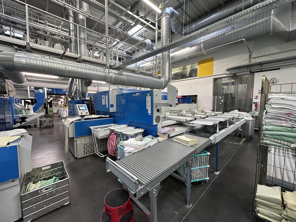 Used 2009 Ironing Line Lapauw / Jensen 2x1200x3300 GAS + Jensen Classic + MFS Folder