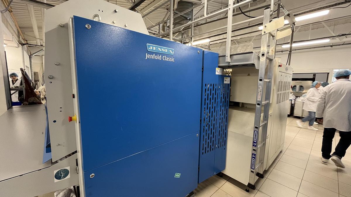 Used 2011 Electrolux Ironing Line C-Flex GAS 1x1200x3300 with Jensen Classic 3300mm 1-2 lanes