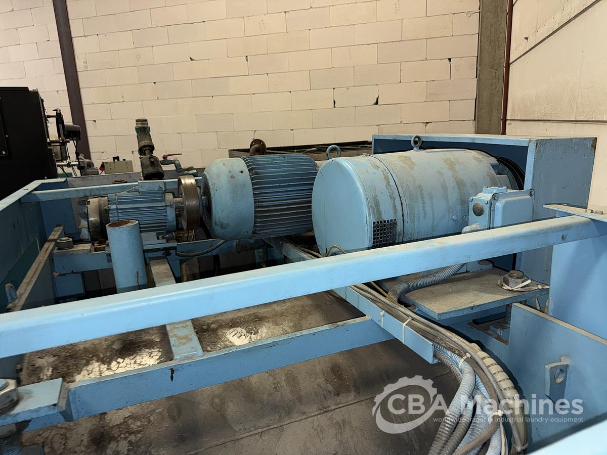 Used 2009 Washer Extractor Unica 200kg - 3 chambers