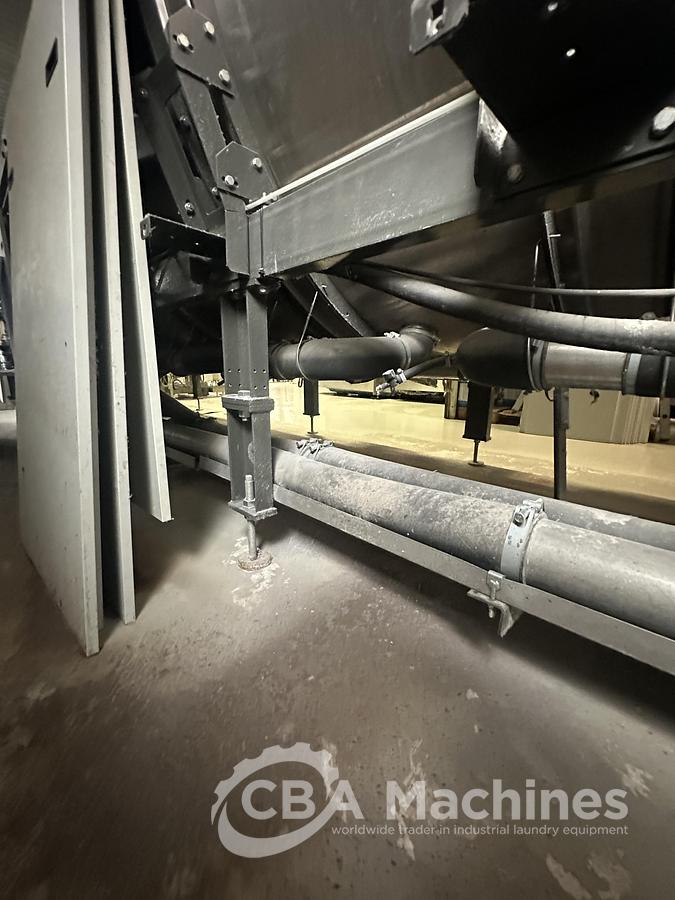 Used 2009 Girbau CBW System 12x50 with press + 100kg dryer