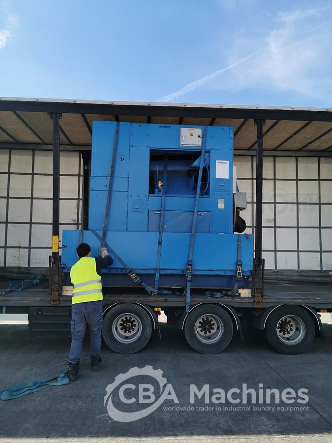 Used 1992 Washer Extractor Milnor O.P. 205kg ( 526 )