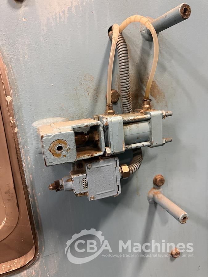 Used 2009 Washer Extractor Unica 200kg - 3 chambers