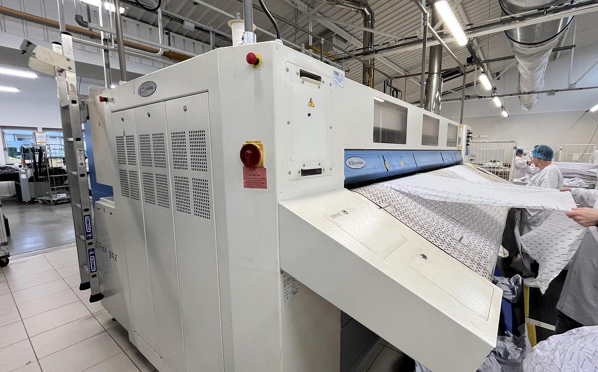 Used 2011 Electrolux Ironing Line C-Flex GAS 1x1200x3300 with Jensen Classic 3300mm 1-2 lanes