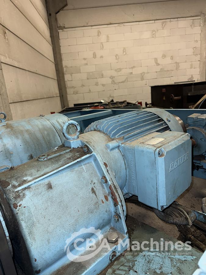 Used 2009 Washer Extractor Unica 200kg - 3 chambers