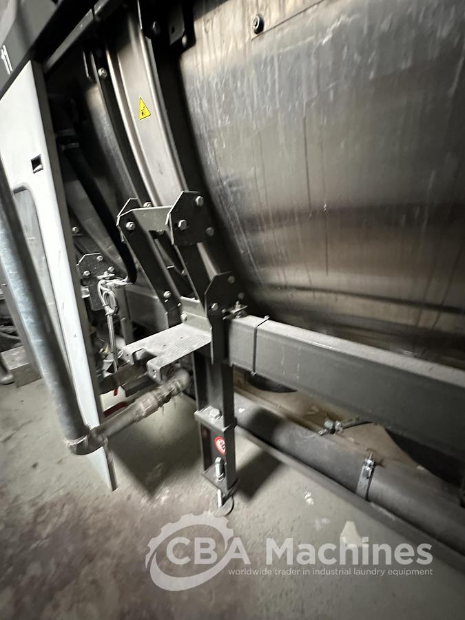 Used 2009 Girbau CBW System 12x50 with press + 100kg dryer