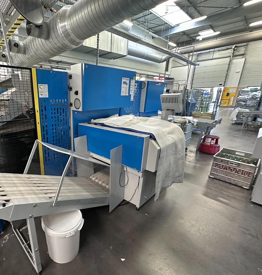 Used 2009 Ironing Line Lapauw / Jensen 2x1200x3300 GAS + Jensen Classic + MFS Folder