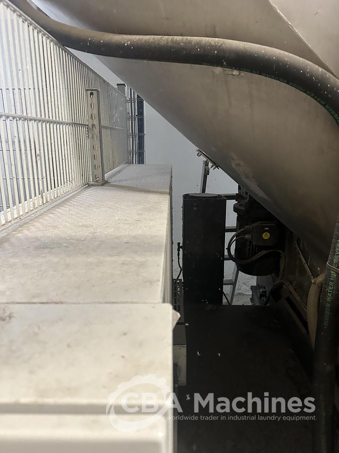 Used 2009 Girbau CBW System 12x50 with press + 100kg dryer