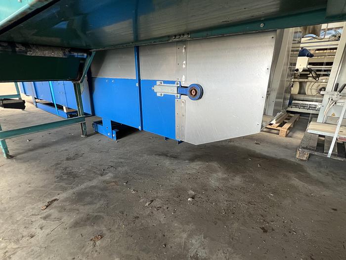 Used 2010 Miscellaneous Black & White step conveyor (765)