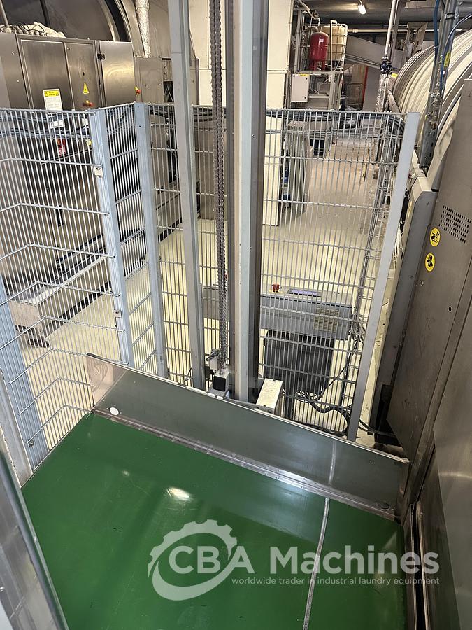 Used 2009 Girbau Stationary Elevator + Conveyor