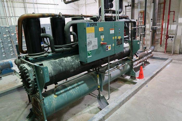 Used YORK MODEL YCWL0126HE46XABSDTXXXXXLXXXX44SXXXEXXXXXSAXXXXXXXXXXX11HXXXX CHILLER