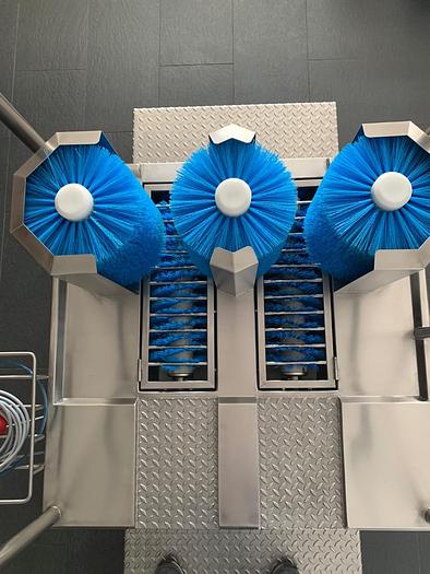 BRAND NEW NIRO-TECH MB5 walk-through boot washer