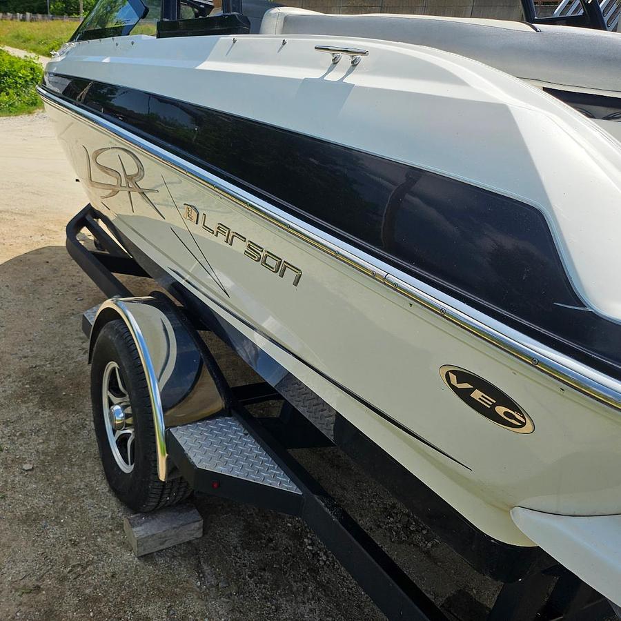 Used 2014 LARSON LSR 2100