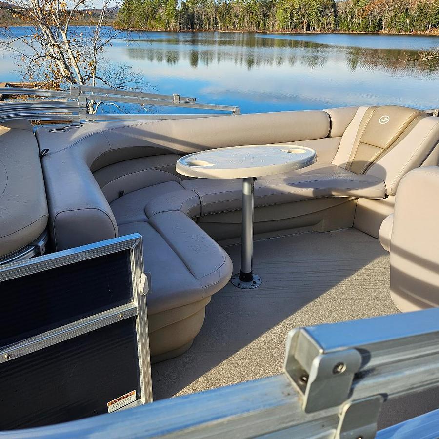 Used 2014 Starcraft Stardeck 216