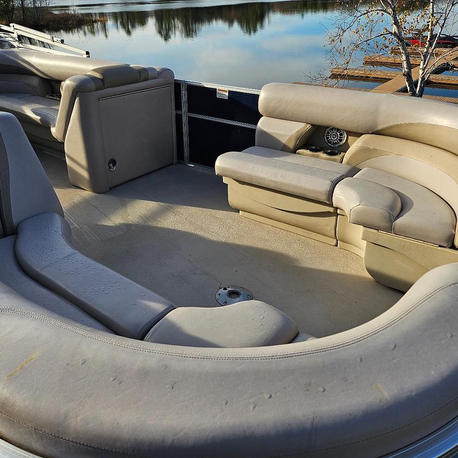 Used 2014 Starcraft Stardeck 216