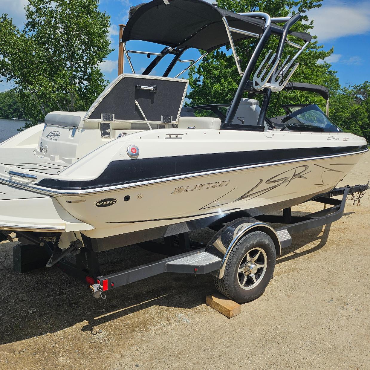 Used 2014 LARSON LSR 2100
