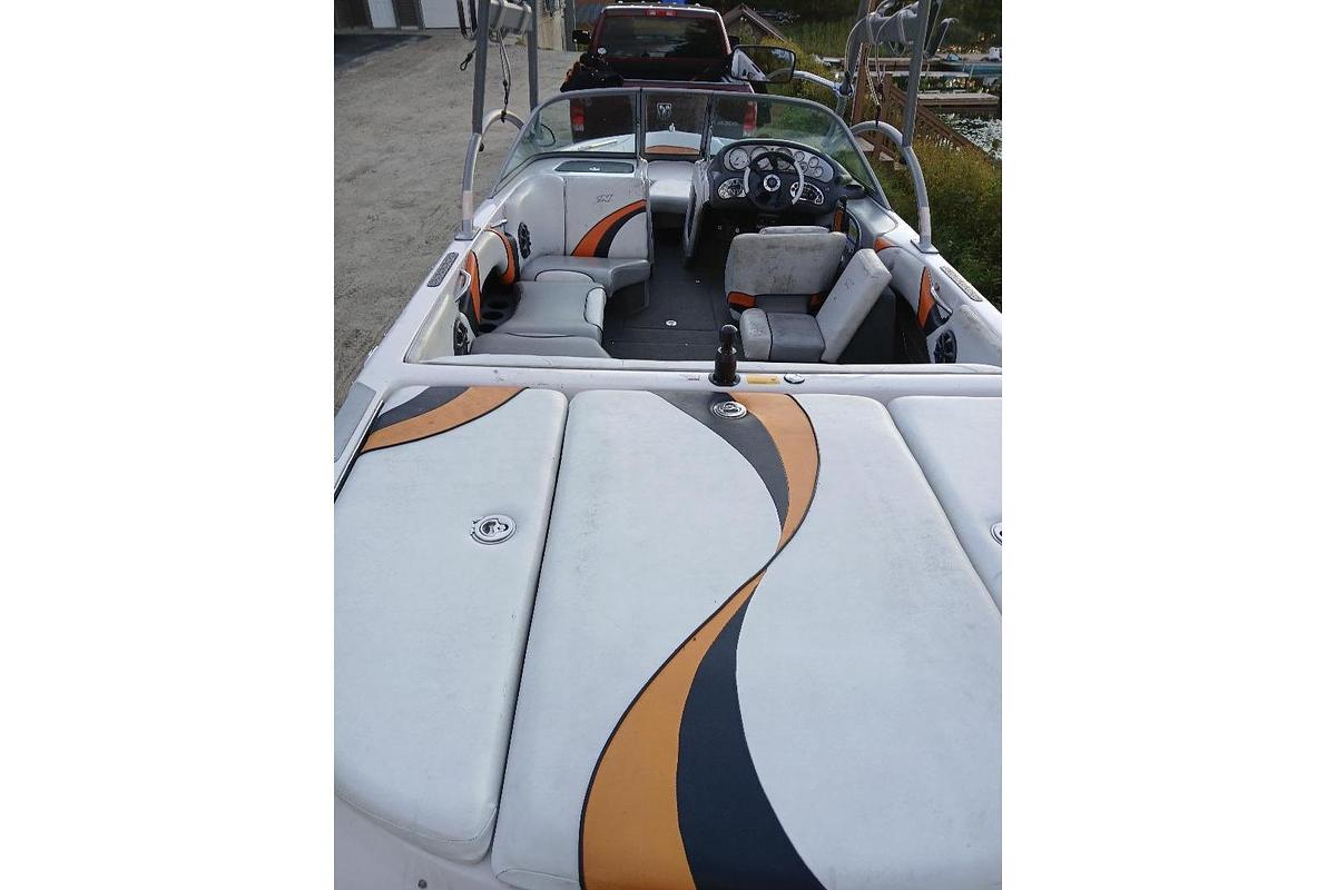 Used 2004 Correct Craft Super Air Nautique