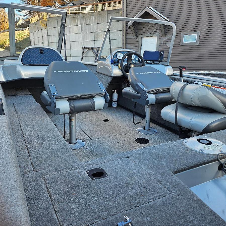 Used 2010 TRACKER PRO GUIDE V16