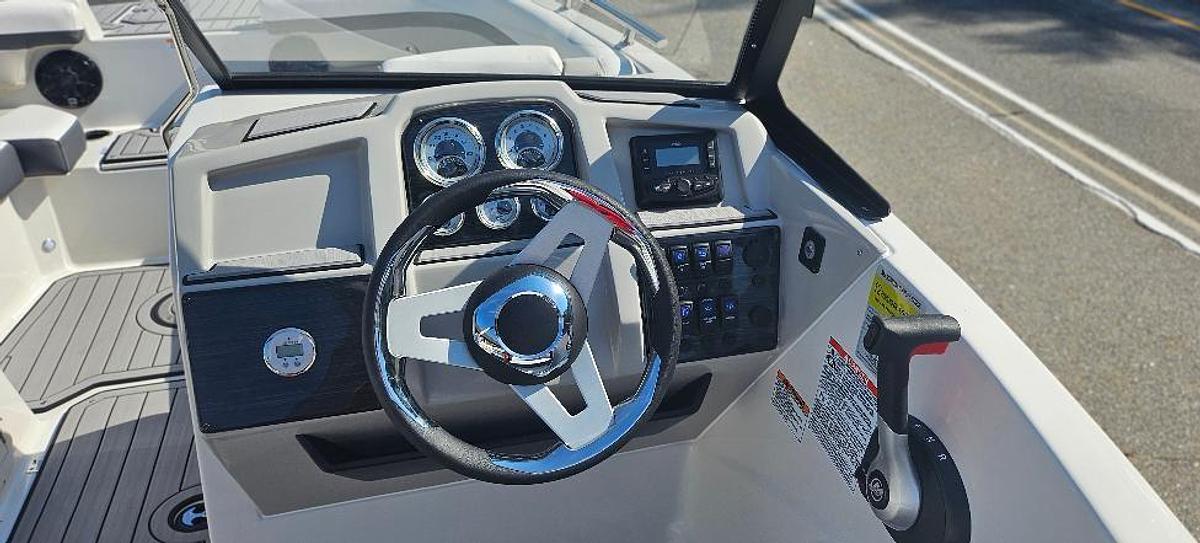 2025 Starcraft SVX 210 DC