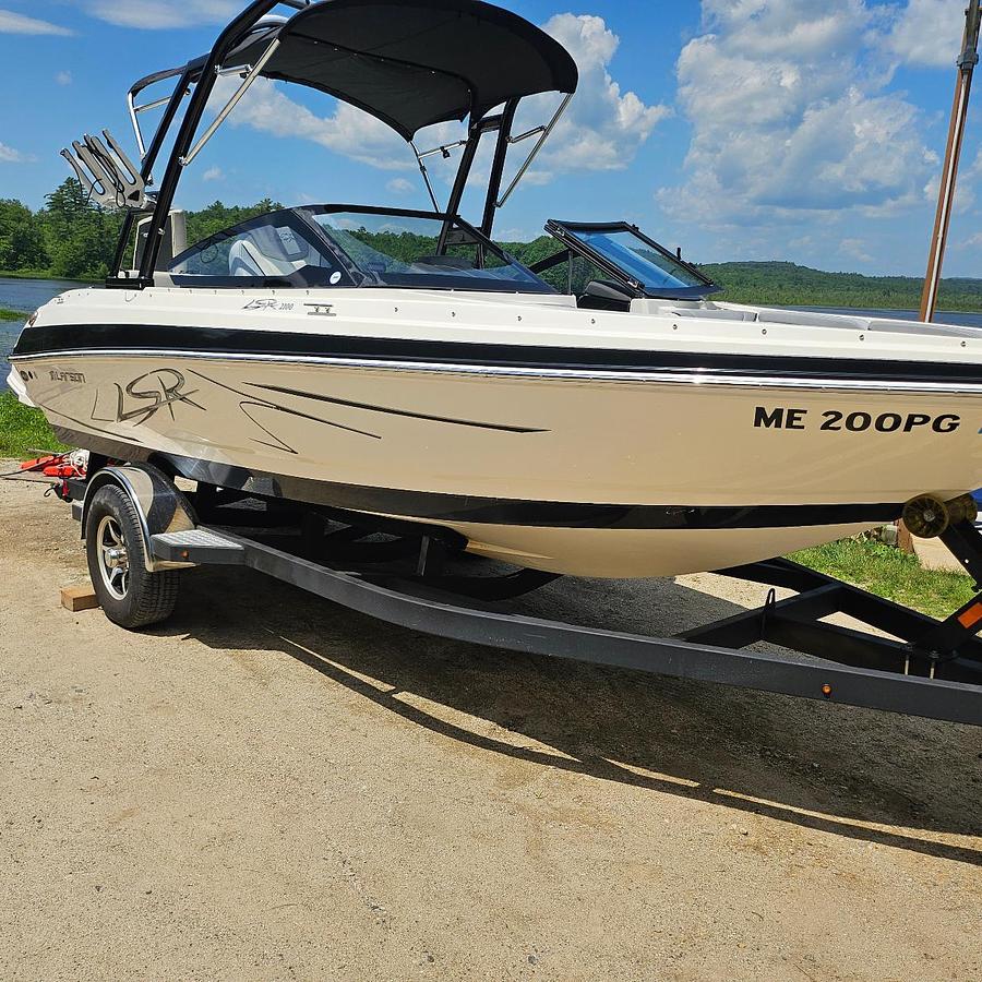 Used 2014 LARSON LSR 2100