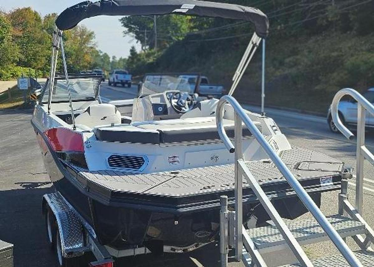 2025 Starcraft SVX 210 DC