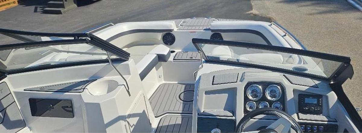 2025 Starcraft SVX 210 DC