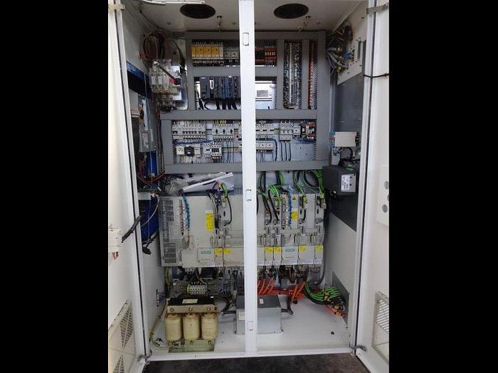 D'occasion Centre de fraisage 5 axes marque Huron type K2X8