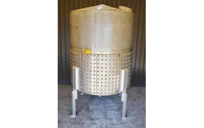 Used USED 1700 GALLON JACKETED TANK, 304 STAINLESS STEEL