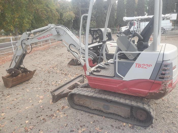 Used 2014 Takeuchi TB228